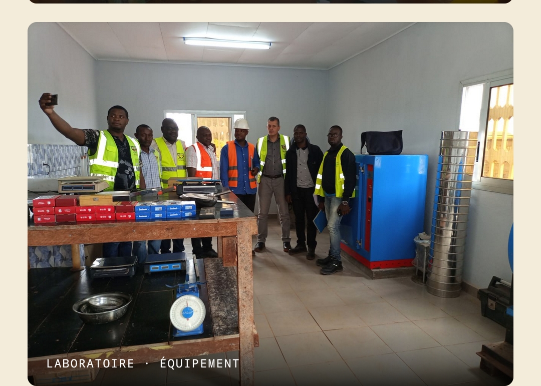 Laboratoire Labosoils sur le chantier Foumban-Koupamatapit, partenariat COMÈTE/LABOSOILS