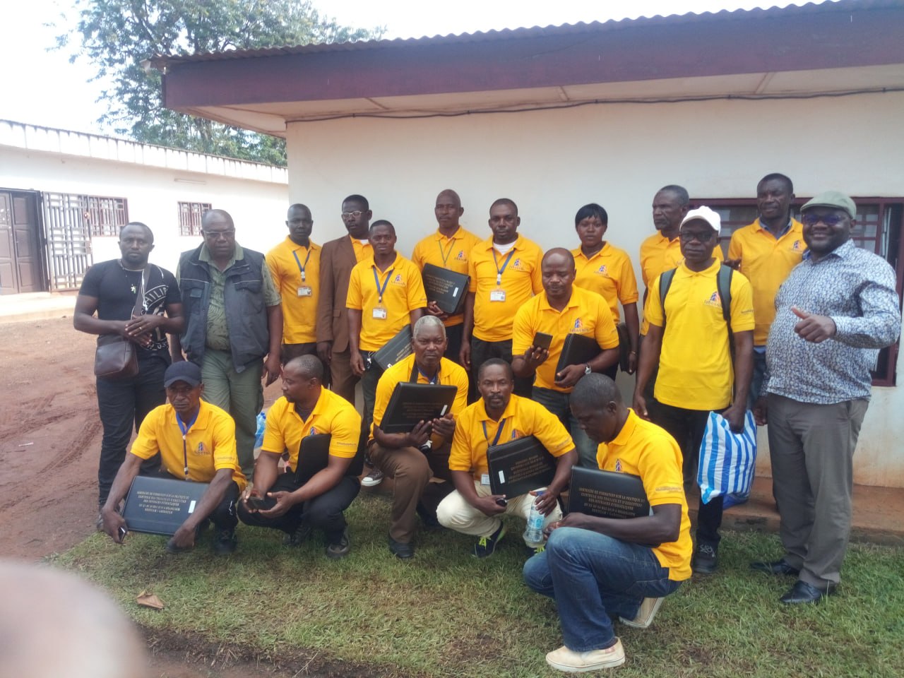 Photo de groupe des participants d'un séminaire terrain