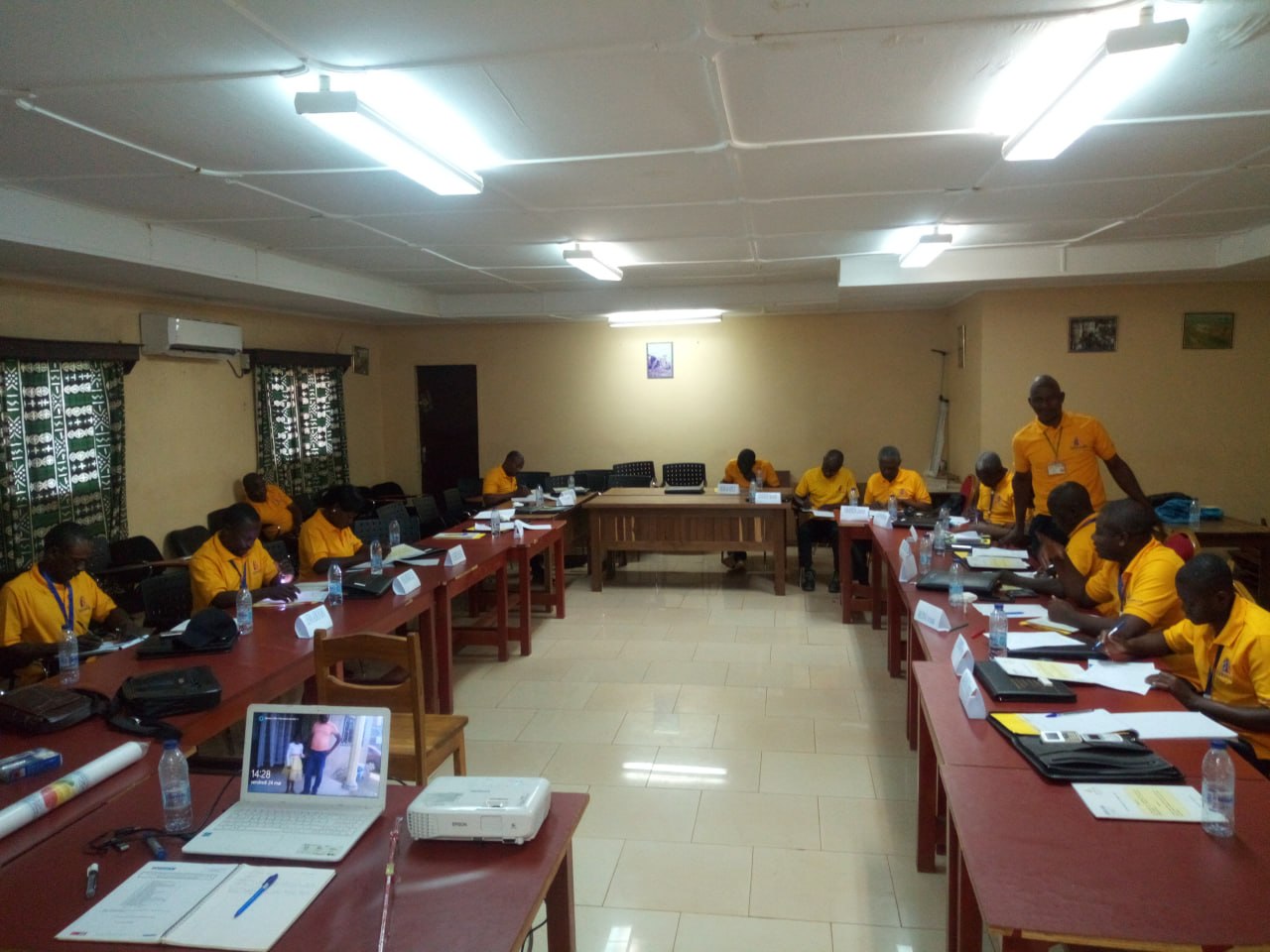 Session de formation théorique Labosoils en salle, participants en polo jaune